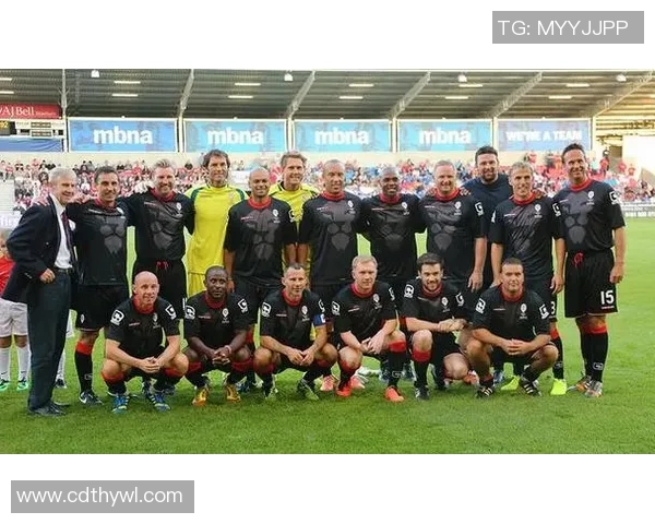 曼联92班兴办的大学遭到种族不平等指控，内维尔许诺做出改动